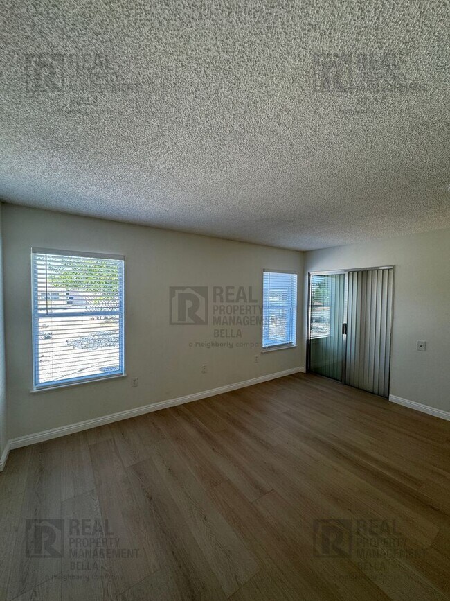 Building Photo - 55+ Community Gem: Open Floor Plan, Large ...