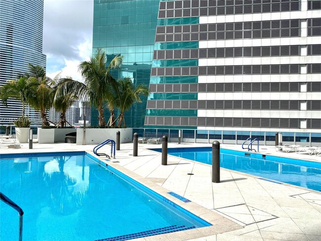 Building Photo - 200 Biscayne Blvd Way