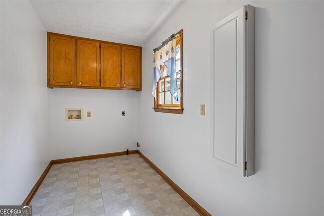 Building Photo - 3929 Lenora Church Rd