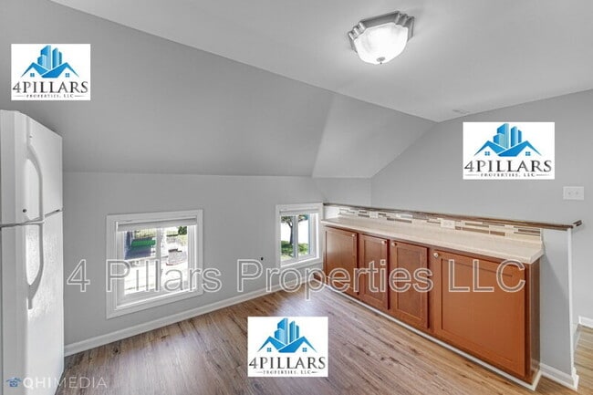 Building Photo - 162 W Commercial Ave