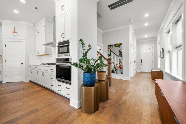 Building Photo - 2506 Lola Ave