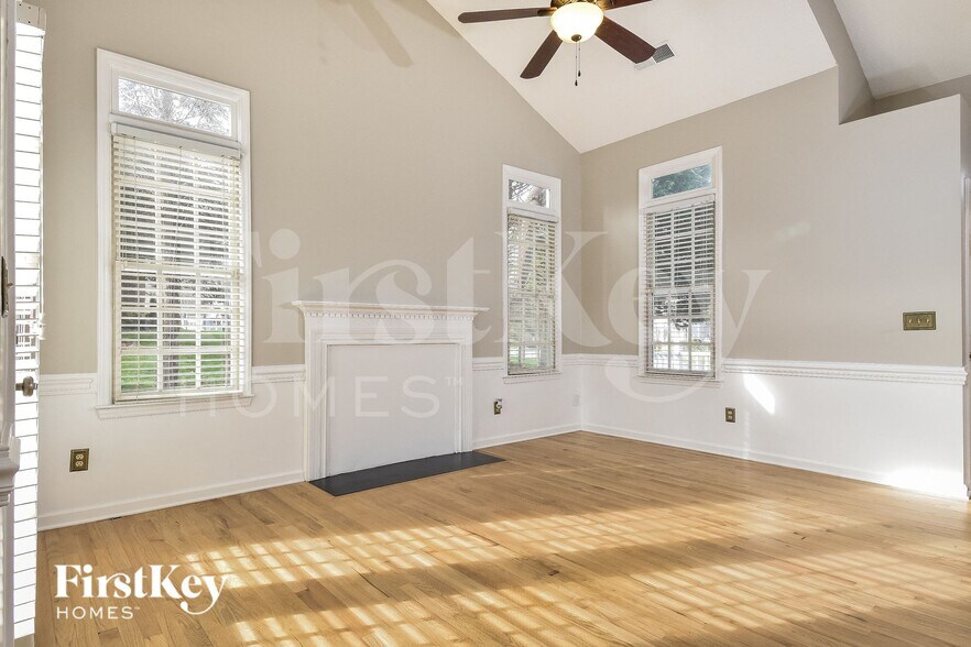 Building Photo - 6980 Avenbury Cir