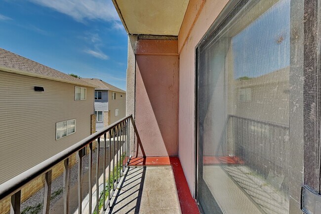 Building Photo - 215 Stanton Ave