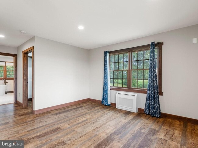 Building Photo - 42 Pine Grove Ln