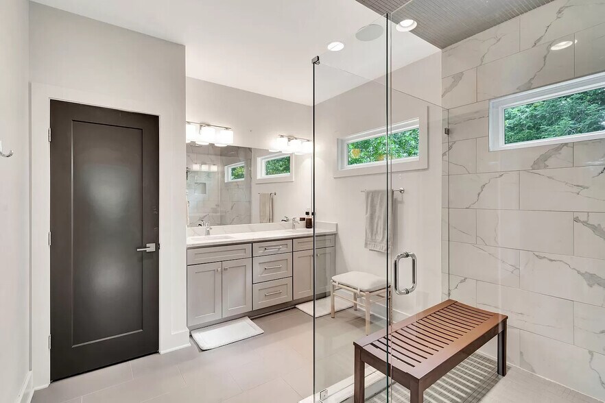 Master Bath - 1825 Lombardy Ave