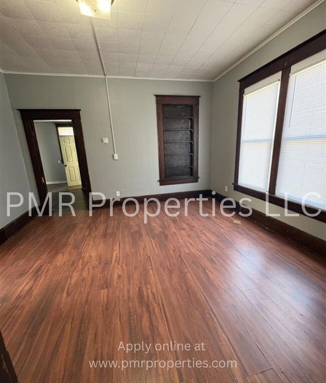 Building Photo - 4 Bedrooms/ 2 bathrooms House