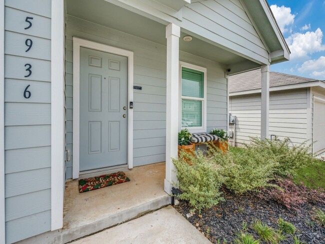 Building Photo - Electric and Gas Included in Rent!!