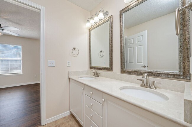 Building Photo - 7648 Chablis Cir