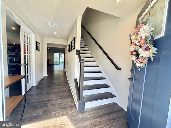 Building Photo - 8627 Satinwood Dr