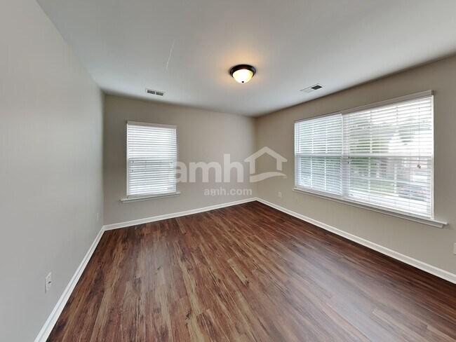 Building Photo - 5027 Abercromby St