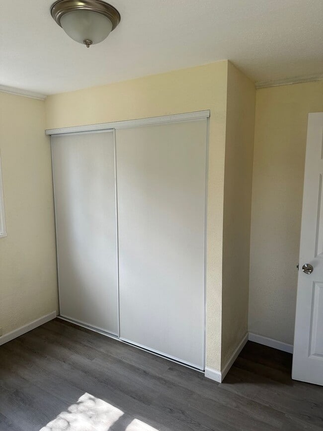 Building Photo - North Gate - Cozy 2 bed/ 1 bath house with huge front/back yard!