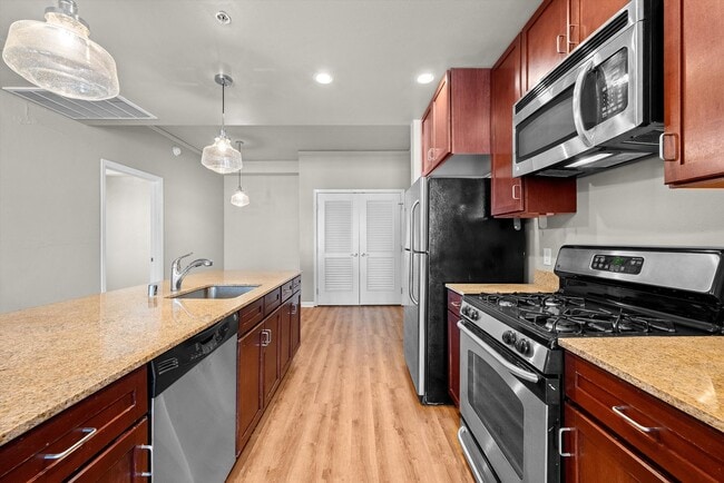 Building Photo - Downtown Living