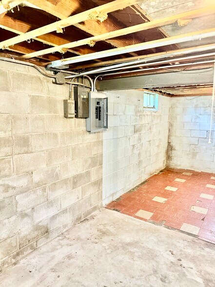 Building Photo - 4018 N 42nd St