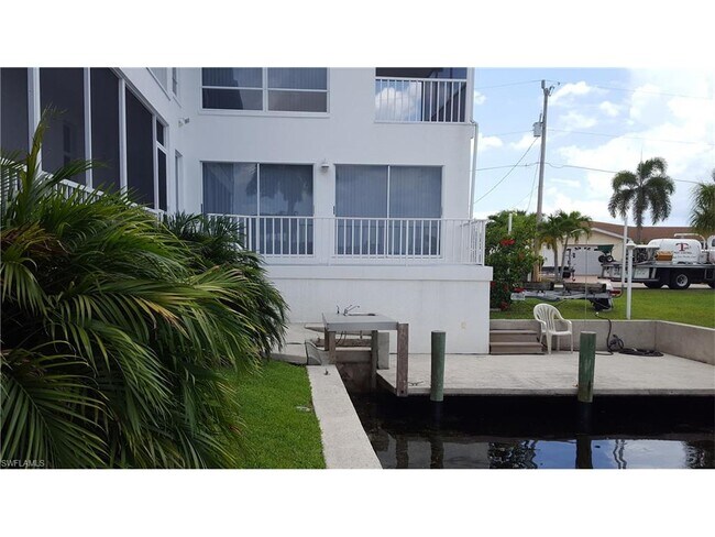 Building Photo - 11862 Island Ave