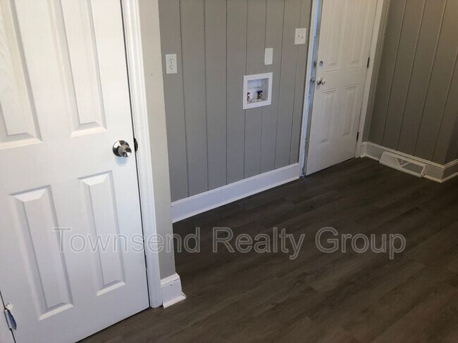 Building Photo - 6718 Woodstream Dr