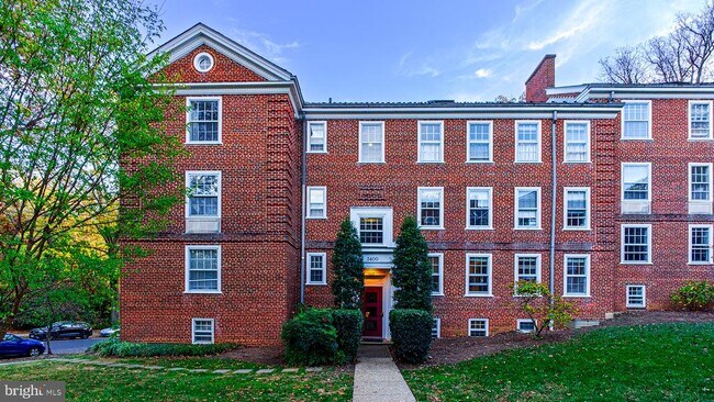 Building Photo - 3400 39th St NW