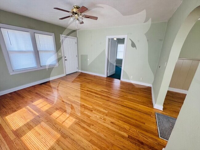 Building Photo - "Charming 2-Bedroom Haven on Main Street"