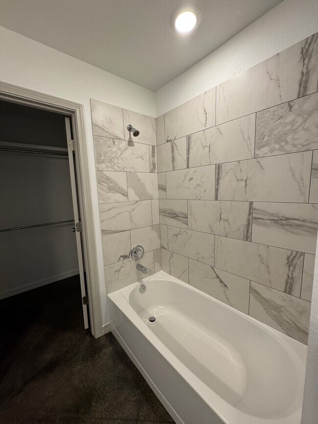 Building Photo - Located in the Glendale Area!!! New Build ...