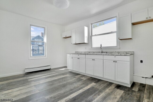 Building Photo - 237 S Clinton St