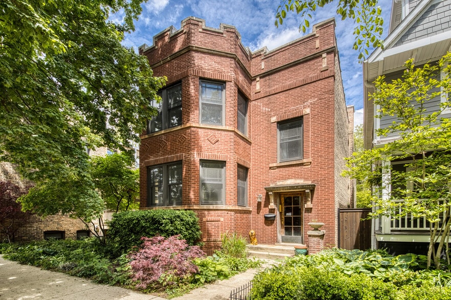 Primary Photo - 2152 W Agatite Ave