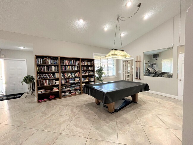 Building Photo - 3101 Lucerne Park Dr