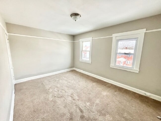 Building Photo - 874 Vankirk St