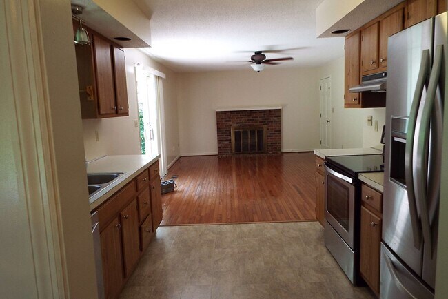 Building Photo - 28266 Lee Hwy