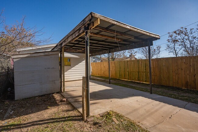 Building Photo - 2103 N Marrs St