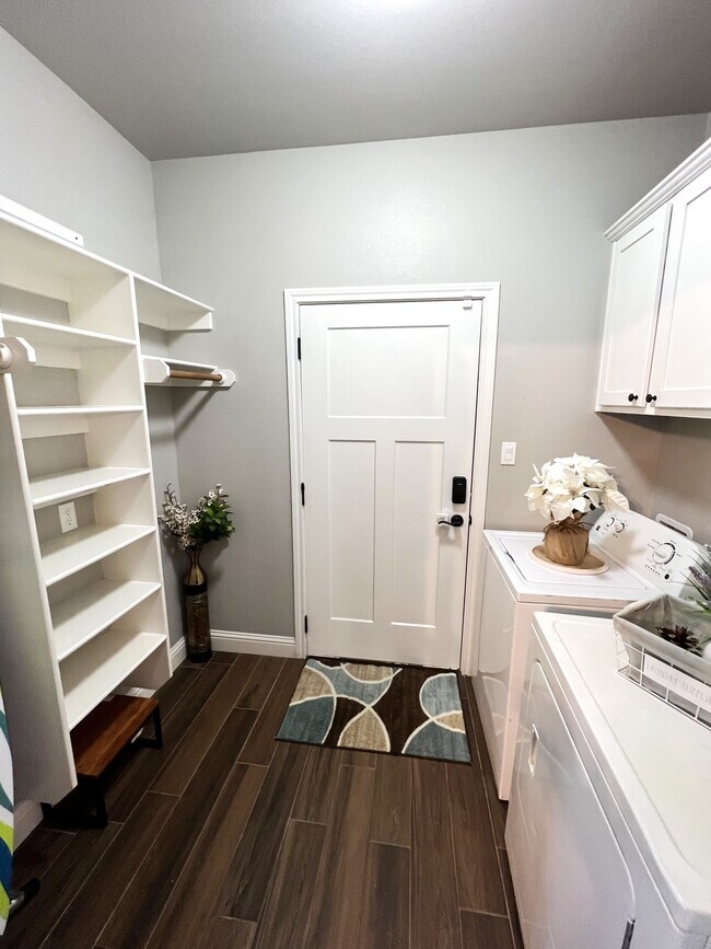 Building Photo - 14 Cornwall Dr