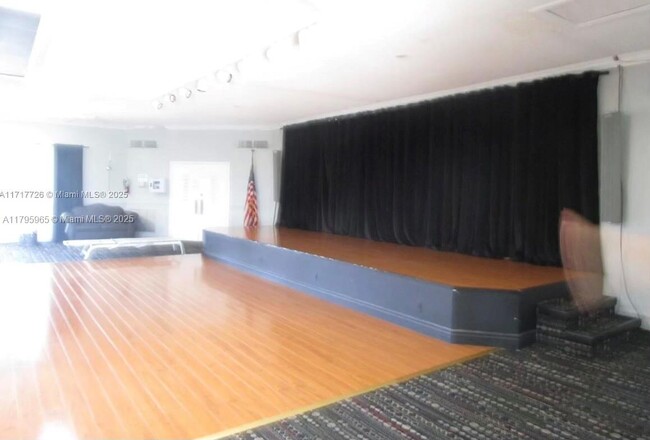 Building Photo - 5003 NW 35th St