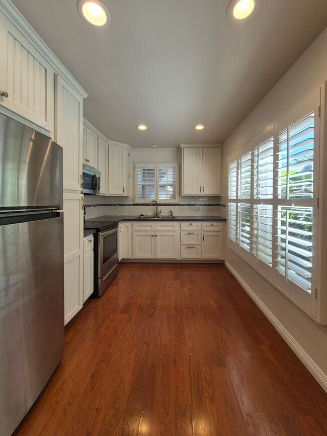 Building Photo - Charming One Bedroom, One Bath Unfurnished Apartment