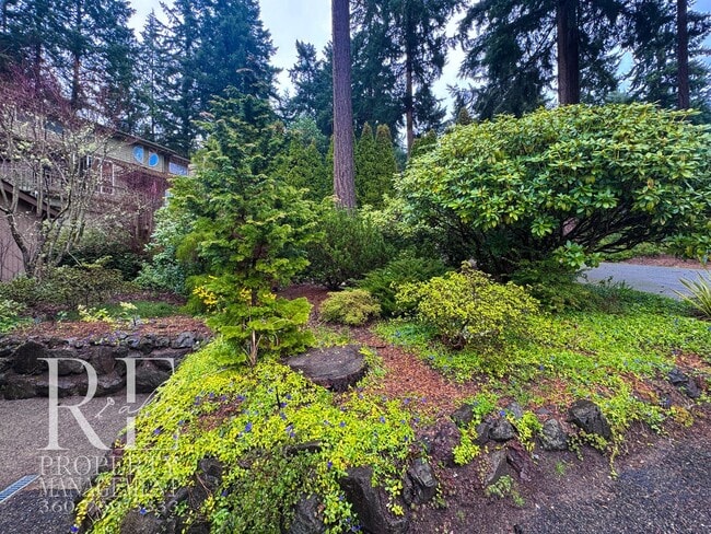 Building Photo - Vaulted 2-Bed Home with Scenic Views, Gas Fireplace & Oversized Deck