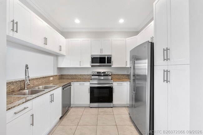 Building Photo - 3505 Lakeside Dr