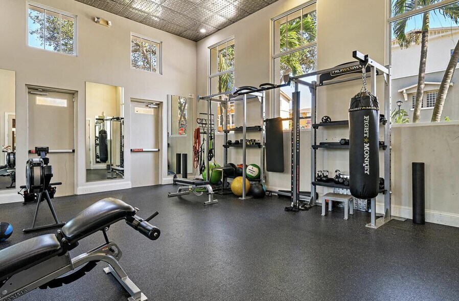 Building Photo - 850 Millbrae Ct
