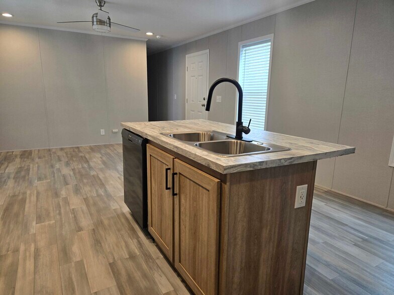 Building Photo - 52962 N Yorktown Ct