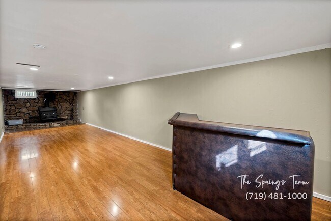 Building Photo - CUTE 3BD RANCHER WITH CHARACTER IN CENTRAL COLORADO SPRINGS - Security Deposit Waiver Available