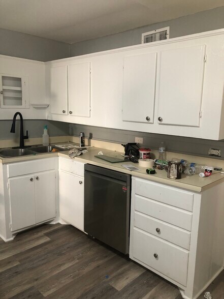 Kitchen - 1010 Cass St