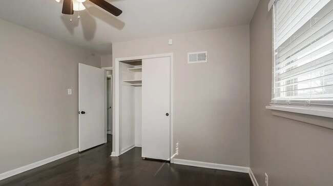 Building Photo - 1270 Del Rey Dr