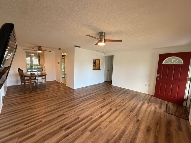 Building Photo - Charming 3-Bedroom, 2-Bath Home in the Hea...