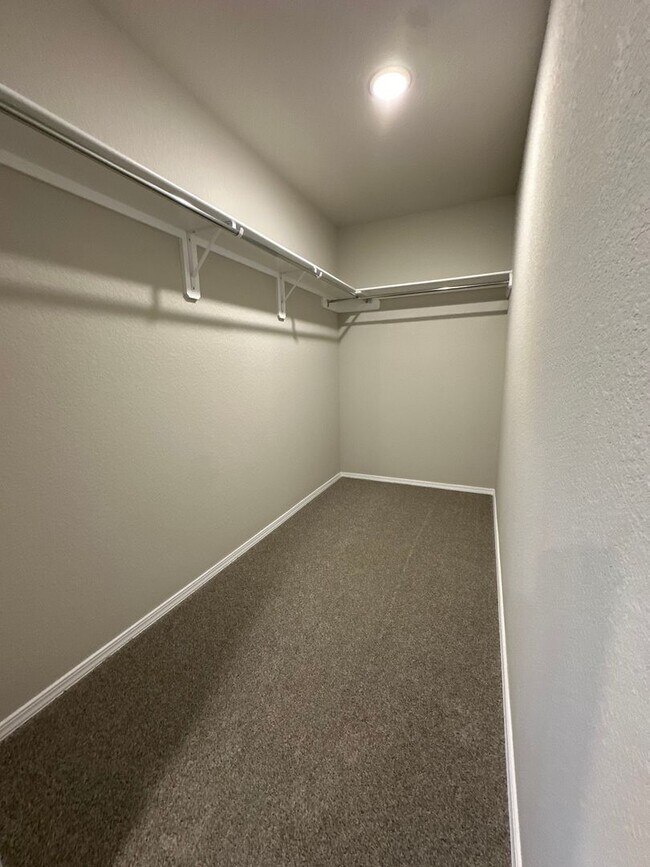 Building Photo - Contact Peggy 501 676 1758