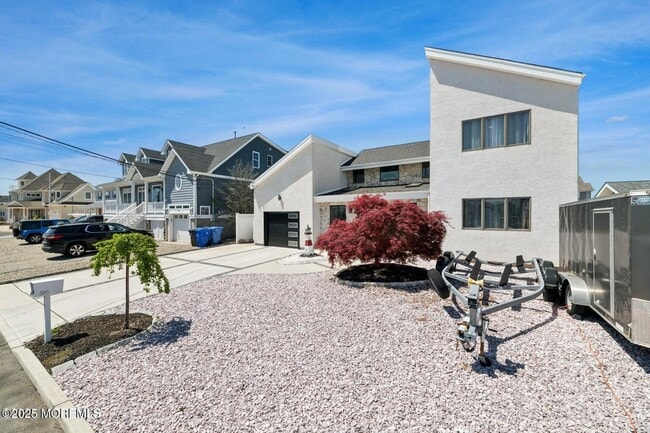 Building Photo - 385 Aldo Dr