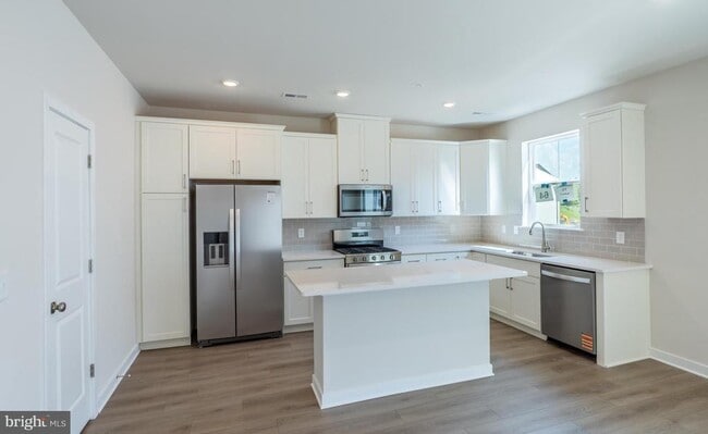 Building Photo - 715 Platinum Dr
