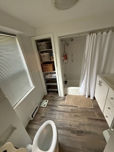 Building Photo - 248 Douglas Pike