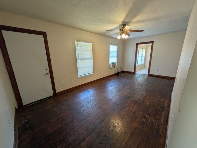 Building Photo - 475 Mitchell St