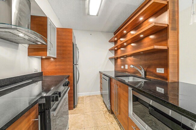 Building Photo - 526 Pacific Ave