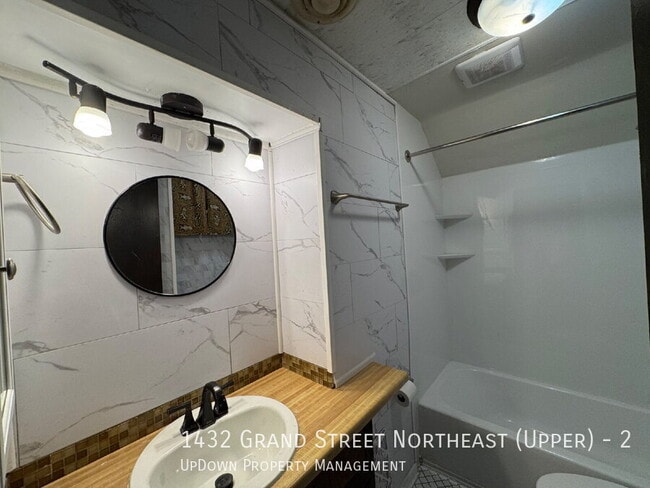 Building Photo - 1432 Grand St NE