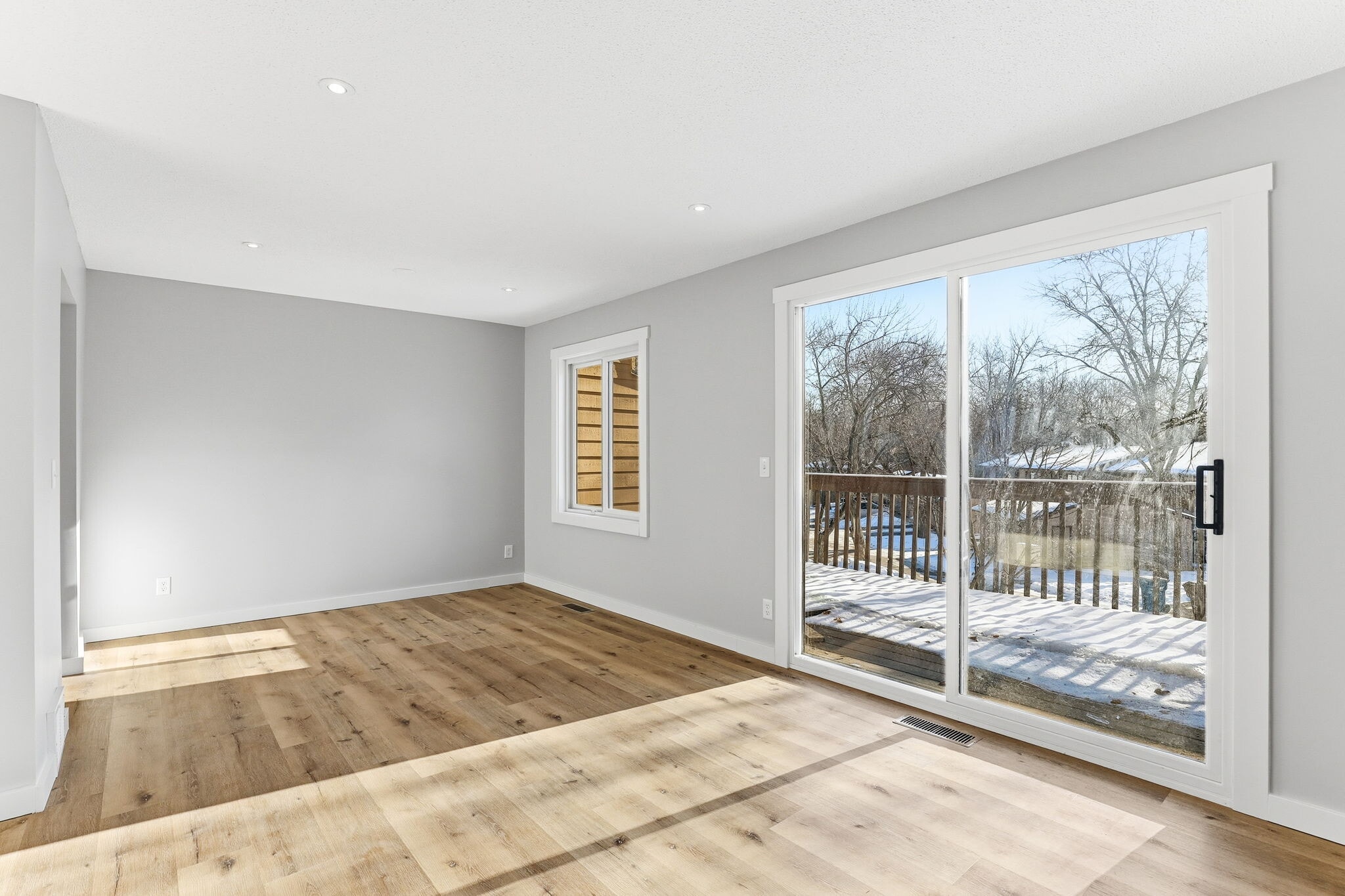 Building Photo - 351 W Eagle Lake Dr