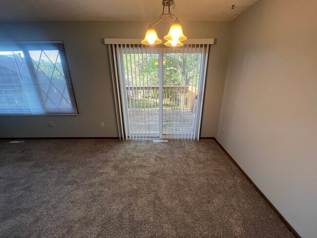 Building Photo - 215 Elton Hills Dr NW