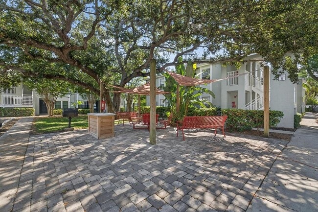 Building Photo - 5440 S MacDill Ave