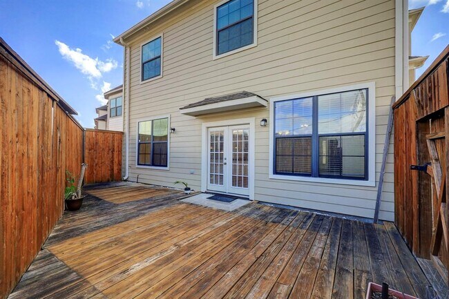 Building Photo - 7539 Highmeadow Dr